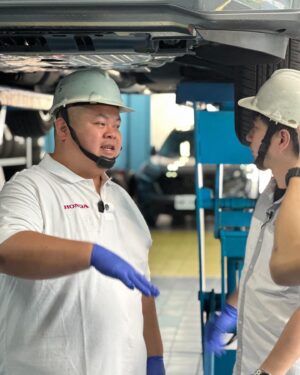 Da She Wan Instagram - 耶～這次少年邀請一起拍攝，宣傳老司機推坑活動，身為CR-V車主的我當然是義不容辭，一日本田終生本田魂，這次拍攝也讓我回憶起當初在本田工作的日子，有一種回娘家的感覺，既感動又興奮！想知道更詳細內容的朋友趕緊去超認真少年頻道觀看，不僅可以知道更多汽車相關知識還可以參加好康活動，還不趕快跟著比起嗨起來！
@imseriou