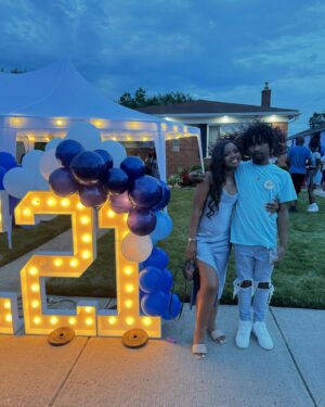 DaCarla Strong Instagram - twin flame 🔥🚦
21 years around the sun
young mastermind
always us in this life and after
happy birthday @itslimbaby 💛