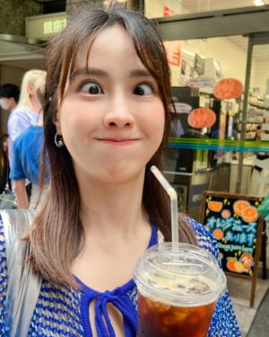 DaYuan Lin Instagram - 每天沒走個兩萬步是無法善罷甘休的(我是說思緯 ´͈ ᵕ `͈
但我的腿……ಥ_ಥ
這樣應該是不太會胖惹吧？