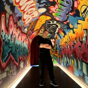 Dabiz Muñoz Instagram - El túnel que conduce al paraíso gastronómico. La entrada más loca y molona del mundo !!
@streetxo.dubai 🤯 me flipa este sitio ❤️
The túnel to the food paradise @streetxo.dubai The coolest and craziest restaurant entrance of the world🤯 i truly love this place ❤️