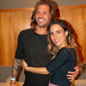 Dado Dolabella Instagram - Meu amor! Que espetáculo! 🔥

Meu peito está até agora de ressaca! Você é um tsunami de emoções, sentimentos e energia! ⚡️

Que show!! Você linda, leve, precisa, dançando, cantando que nem passarinho no rio, esquentando até o coração mais frio……… 💙

Trazendo aquele gostinho do céu que só você consegue proporcionar… ✨

E de quero mais… mais… mais… 🤩

Gratidão por essa noite mágica com a minha família e amigos/amores das nossas vidas!! ☀️💛

Te amo! 🌹❤️‍🔥

“Eu tenho tanta saudade…” 🥰