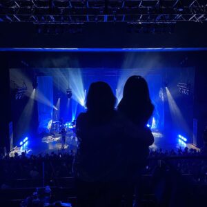 Dado Dolabella Instagram - Meu amor! Que espetáculo! 🔥

Meu peito está até agora de ressaca! Você é um tsunami de emoções, sentimentos e energia! ⚡️

Que show!! Você linda, leve, precisa, dançando, cantando que nem passarinho no rio, esquentando até o coração mais frio……… 💙

Trazendo aquele gostinho do céu que só você consegue proporcionar… ✨

E de quero mais… mais… mais… 🤩

Gratidão por essa noite mágica com a minha família e amigos/amores das nossas vidas!! ☀️💛

Te amo! 🌹❤️‍🔥

“Eu tenho tanta saudade…” 🥰