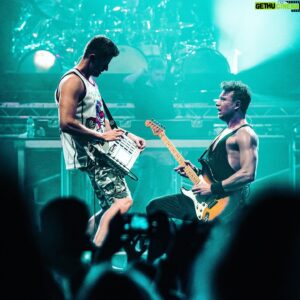 Dag-Alexis Kopplin Instagram - Zwei wie Pech und Schwefel. … Und Feuer. Zwei wie Pech & Schwefel & Feuer. 
#liveactiontypen #dasdynamischeduo #diekleinstebigbandderwelt #duoinfernale #sdpdieband #dbudbw #tour #fender #strat #mpc