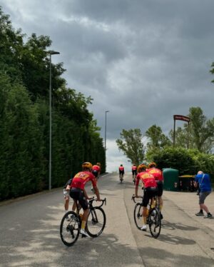 Dag Otto Lauritzen Instagram - Uno X Team er på plass med 8 ryttere i super form. 🚴‍♀️🚴‍♀️🚴‍♀️🚴‍♀️🤩 @unoxmobility @tv2sport #sykkel