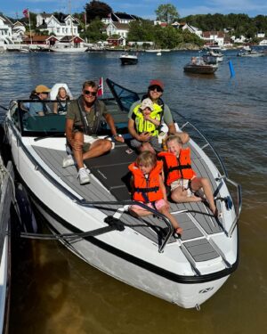 Dag Otto Lauritzen Instagram - St Hans i Grimstad med familie og gode venner :Sol, sommer og båt. Kan det bli bedre 🤩👧👍😍🚤⛵️#grimstad @nordkappboats  @visitgrimstad @stian_lauritzen @line_lauritzen @tiril @andreascarlszon