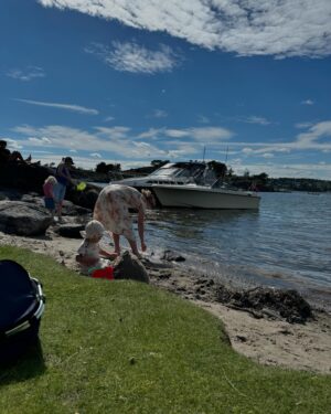 Dag Otto Lauritzen Instagram - St Hans i Grimstad med familie og gode venner :Sol, sommer og båt. Kan det bli bedre 🤩👧👍😍🚤⛵️#grimstad @nordkappboats  @visitgrimstad @stian_lauritzen @line_lauritzen @tiril @andreascarlszon