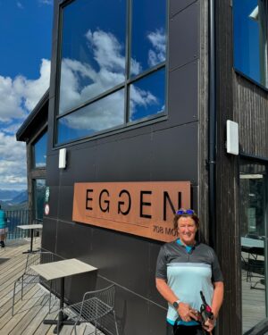 Dag Otto Lauritzen Instagram - Flott tur m «dronninga» på kjente stier opp Rampestreken - Åndalsnes. Fantastisk turområde og værgudene på vår side: Anbefales : #hverdagstrim  @do2_no @ellenlaur