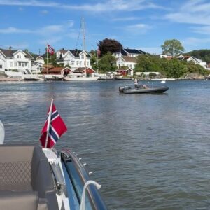 Dag Otto Lauritzen Instagram - St Hans i Grimstad med familie og gode venner :Sol, sommer og båt. Kan det bli bedre 🤩👧👍😍🚤⛵️#grimstad @nordkappboats  @visitgrimstad @stian_lauritzen @line_lauritzen @tiril @andreascarlszon