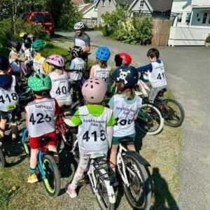 Dag Otto Lauritzen Instagram - Fantastisk sykkeldag sammen med over 50 ivrige barn mellom 3-6 år på @espiraholbekk barnehage i  Grimstad. Full innsats på 2 hjul etter prat om bruk av hjelm og litt om sykling på sykkel/ gangsti. Stor heiagjeng med alle de minste   ansatte. #hverdsgstrim #sykkelglede @espira @vibekela @line_lauritzen @andreascarlszon @tiril @stian_lauritzen