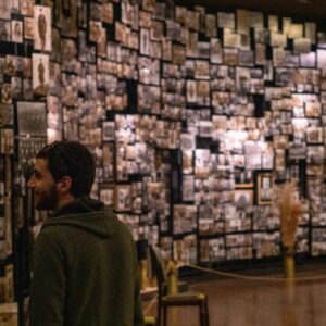 Dağra Solmaz Instagram - Bazı eski fotoğraflar. 
Evim gibi hissettiğim sahneleri, sokakları, otelleri özledim, şimdiden.. Sabır.
