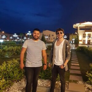 Dağra Solmaz Instagram - Bazı eski fotoğraflar. 
Evim gibi hissettiğim sahneleri, sokakları, otelleri özledim, şimdiden.. Sabır.