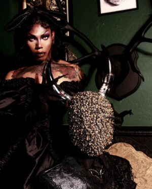 Dahli Instagram - 🦇Gothique🦇 ⁣
@koco_fvcking_caine 
Wearing this gorgeous headpiece made and Photographed by my good Judy @tarinadoolittle