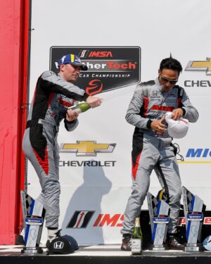Daijiro Yoshihara Instagram - 𝐓𝐫𝐨𝐩𝐡𝐲 𝐓𝐢𝐦𝐞! 🏆🏆

It’s a party tonight in Canada as the @mtlmtrsprtgrp power their #Honda #Civic #TypeR FL5 TCR with @karlwittmer & @daiyoshihara to their first podium of the year! 

#PoweredByHonda // #HondaRacing // #IMSA