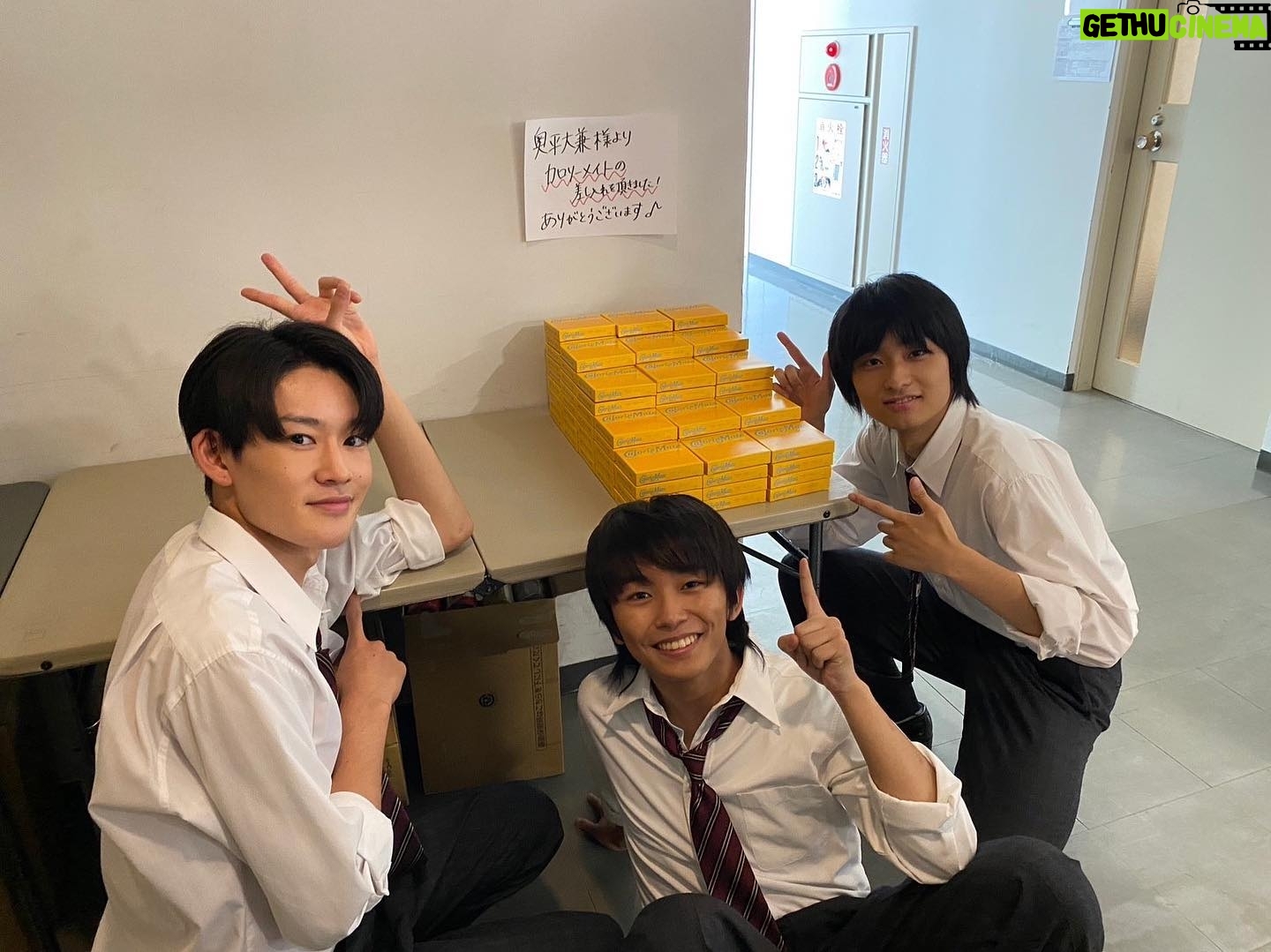 Daiken Okudaira - 32.3K Likes - 6話いかがったでしょうか。
僕自身も視聴者として見て、考えるものがありました。
この出来事が、これから物語にそして教室にどう影響してくるのか。
これからより目が離せなくなっていきます。
お楽しみ。
そして、TVerにて今までの最高の教師の各話のディレクターズカット盤が配信されます。
来週は24時間テレビでお休みなので、その間に予習として見てみるのもいいと思います。
きっと各生徒や他のキャストの方のことをより知れるかもしれません。
もしかしたら星崎のこともちょっとわかるかもしれませんね。
この写真は全く関係ないカロリーメイト三兄弟です😎
#PR
#最高の教師