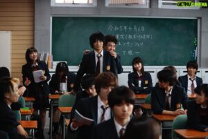 Daiken Okudaira Instagram - 7月14日　金曜日　晴れ
こんにちは。奥平です。
明日からドラマ「最高の教師」が始まります。
正直、このドラマのことをなんて言ったらいいのかまだ自分の中で答えがないんですが。
とりあえず、見てほしいです。
クラス30人みんなはもちろん、松岡さんや他のキャストの方、監督、プロデューサーさん、スタッフさんたちが、魂込めて作ってます。
皆さんがこれからこのドラマをみて何を感じるかは、わかりませんが、絶対に何かを感じれるドラマだと思います。
なんか自分でも何言っているかわかりませんが、そのくらい見てほしいんです。
僕が演じる星崎も最近は自分の人生のような気がします。
星崎を演じていると、とても楽しいですし、お芝居の中でも星崎はいろんなことを純粋な目で見ていると思います。
そんな星崎にも是非注目してみてください。
そして、3-Dの生徒たちがこの一年でどうなるのかも是非見守って下さい。

#PR
@saikyo_ntv
#最高の教師
#星崎透
#奥平大兼
#okudaira#daiken