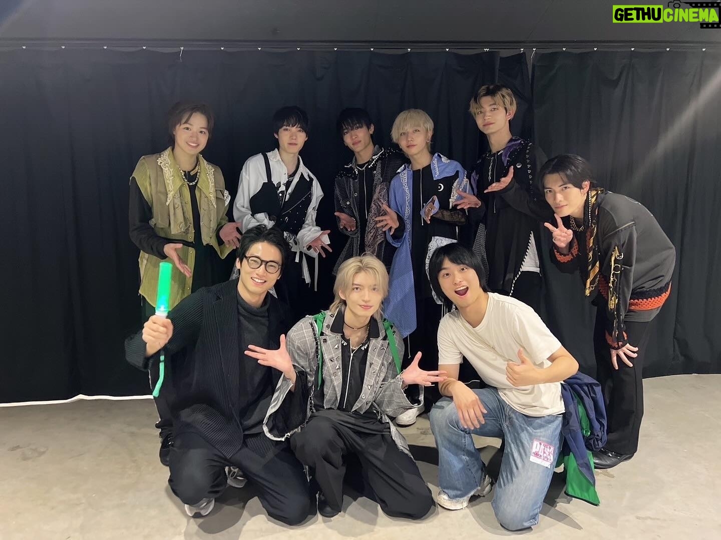 Daiken Okudaira - 25.9K Likes - 昨日、我が友のもっくんこと杢代が所属するグループの「原因は自分にある。」のライブにお邪魔して来ました。
にぃちゃんこと中川大輔くんと見に行きました。
ここ最近見た人達の中で一番かっこいい人達でした。
初アリーナという記念すべき瞬間を見れて嬉しかったです。
メンバーの方々と写真撮れてはちゃめちゃ嬉しかったです。
何気にもっくんがステージの上に立ってる姿を初めて見れて良かったです。😎
#原因は自分にある。
#PR