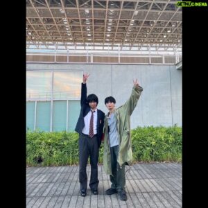 Daiken Okudaira Instagram - だいぶ投稿するのがお久しぶりな気がします。
最高の教師が放送終了してから少し経ちました。
最終回が終わって、いろんな反響がありたくさんの感想とコメントを読ませていただきました。
そして、Huluにて卒業してから2年後の生徒たちの、「拝啓、大人になる貴方へ」が配信されてます。
大人になった3年D組の子達も見てみてください。
いつの日かあげるって言ったオフショットです。

#PR
#最高の教師