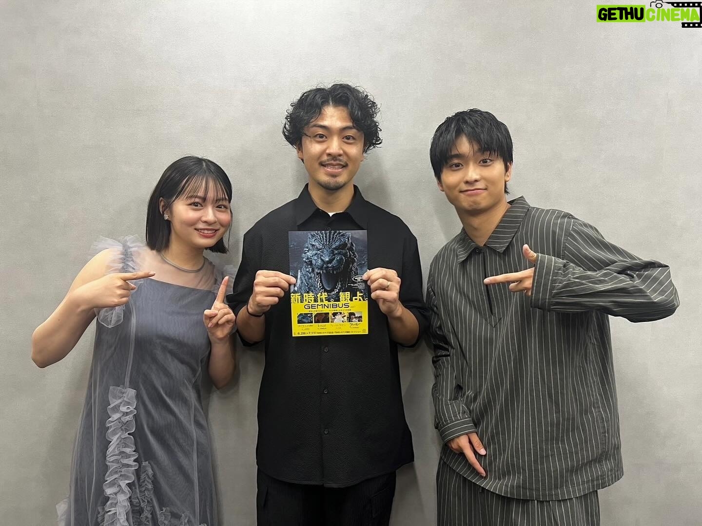 Daiken Okudaira - 14.3K Likes - 7月3日 水曜日 晴れ☀️
こんにちは。奥平です。
ついに、7月になってしまいましたね。
もう一年も折り返しです。早いものですね。
季節もだんだんと夏になってきました。
最近の暑さと言ったらハンパじゃないくらい暑くて参ってしまいます。
皆さんもお身体にきをつけながら夏を楽しみましょう。
私も今年の夏はたくさん遊びたいと思います。
先日、「GEMUNIBUS vol.1」の「フレイル」の舞台挨拶がありました。
お越しいただいた皆様、ありがとうございます。
莉子ちゃんとはもうこれで3回目の共演でしょうか。
毎回、役での関わり方が違くて演じる身からするととても面白いです。
監督もとても優しい方で、現場にいるのが楽しかったです。
「フレイル」の他にも3作品あり、計4作品のオムニバスとなっているので、それも含めて是非ご覧ください。
そういえばこの前、琉弥のライブに大祐と行ってきました。
僕はライブを見るのは初めてだったのですが、すごい迫力でした。
お客さんもたくさんいて、あの大人数を楽しませてると考えるととてもすごいなあと思います。
僕には歌って踊っては、到底できることではないので、とても圧倒されるところがありました。
少し前に大祐のライブも行ってきたのですが、そっちはまた違った楽しさがありました。
聴く楽しさがあって、最近は新しくリリースした「なにげない」のEPを僕は聞いています。
2人ともアーティストというのは一緒ですが、違った楽しませ方をしていて色があっていいですね。
皆さんも聴いてみてください。
最近、動画で世界中の観光地や自然を見るのにハマってまして、いろんなところに行きたいなーなんて思ってるんですけど、皆さん死ぬまでにここは行きたいみたいなとこはありますか。
僕は、最近で言うとトルコのカッパドキアってところに行ってみたい!ってなりました。
とても有名なとこなので知ってる方もいらっしゃると思うのですが、もし知らない方いたら是非調べてみてください。とても綺麗な景色で非現実味があるところです。
やっぱり、非現実味がある場所って魅力的ですよね。
ゲームの世界に飛び込んだかのような気分になれたりしますし、いい意味で現実逃避できそうです。
あと今お花畑行きたいですね。
僕記憶にあるうちにお花畑とか行った記憶がなくて、自然もあって綺麗でとても行ってみたいところですね。
なんか旅行したいところって、終わりがないですね。
皆さんもおすすめの場所や行ってみたい場所あったら教えてください。