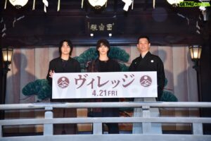 Daiken Okudaira Instagram - 4/17 月曜日　晴れ
こんばんは。奥平です。
昨日、映画「ヴィレッジ」のヒット祈願、トークイベントに参加させて頂きました。
改めて、この映画をいろんな方々に見ていただきたいという気持ちが高まりました。
そして、今回のトークイベントでは「能」の事について、お話しすることがあったのですが、個人的に能についても、興味がますます沸きました。
プライベートで見に行きたいです。
雨が降ったりと、ハプニングもありましたが楽しかったです。

そういえば、この写真を見ていただいたらわかるように、髪の毛が黒くなりました。
金髪でいる期間が割と長かったので、急に黒髪になると見慣れないですね。
最初は、朝起きて鏡を見ると、自分の黒髪姿に少し驚くこともありました。
やっぱ黒髪がしっくりきますね。

あとどうでもいいんですけど、最近ゲームがやめられないです。
皆さんハマってるゲームはありますか？
僕はVALOLANTというゲームを、時間ある時はずっとやってしまいます。
お陰様で、休みの日も最近はゲームをやりすぎて、服をいじれてません。
これはまずいです。
ゲーム自体も面白いですけど、やっぱり友達と一緒にやるのは、尚楽しくなりますね。
皆さんも面白いゲームがあったら教えてください。

#PR
#映画
#ヴィレッジ#Village
#4月21日公開
@village_moviejp