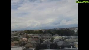 Daiken Okudaira Instagram - 9月6日　水曜日　曇り？雨も降ってた。
こんにちは。奥平です。
今日は雲がデカかったです。
正直綺麗かと言われるとそんなことないですけど、これくらいの雲を見たのが久しぶりでした。

今日はそれに加えて、なぜかとっても眠い日でした。別に寝てないわけでもないし、普段は眠気には強い方のはずなのですが、眠気がいつもの数倍強かったです。流石に寝ることはなかったですが、ギリギリの戦いでしたね。
外にいる時も、台風の影響で風が吹いていて、その中で気温が高いので、ぬるーい風が心地よかったので非常に危ないところでした。
なんか最近お昼寝と縁があるんですよね。
最近よくするし、お昼寝という言葉をよく耳にします。
世の中でお昼寝という制度を取り入れたら、僕仕事効率上がる気がするんですけど、そんなことあるわけないですかね。
やっぱりご飯食べた後は眠くなるので、撮影中もぼーっとしないように気をつけることが多いです。

やっぱり撮影がある日だと１日の思い出が当たり前に撮影の思い出なんですけど、そうなると日記書けないですね。
こいつはまずい。
まぁということで、あんま深いこと考えずに、撮影以外に何かあったかなと今考えてます。
ありました。
いい音楽を見つけた時の感動って小さいけど、いい感動なのってみなさんもわかってくれたりします？
他にも、ポケットの中に1000円入ってた時とか、なんか得した気持ちになって嬉しくなる見たいな。
そんな感じの小さな嬉しさを自分で作れたらめちゃくちゃいいんじゃないかなって考えてました。
大きな幸せは、簡単に獲れるものではないけど、小さな幸せはもしかしたら簡単にできたりするのでは、と生意気ながら思ってしまったのです。
皆さんの小さな幸せってなんですか？
僕は起きた時に体調がいいことが小さな幸せですね。
その１日をほぼ確実に元気に過ごせるというのが、嬉しさを感じます。
逆に小さな不幸を減らすという手段もあるかもですね。
例えば僕は、口内炎ができるとできてる期間は本当に嫌な気持ちでいっぱいになってしまいます。
なので出来るだけ気をつけています。
こういう小さな幸せを積み重ねるということが結局大きな幸せに繋がったりするっていう、最高の展開があったりするのでしょうかね。
そうだといいな。
ということで、今日の小さな幸せと思ったことは、今日は早めに寝れそうということです。
それではいつも通りまた明日。

#奥平の日記