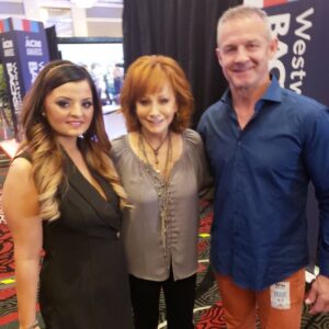 Dakota Hood Instagram - @reba @lukebryan @kixbrooks @ronniedunn and I are kicking of the @acmawards weekend with a 💥

@cousincouture @justinrussodds 🖤🎶