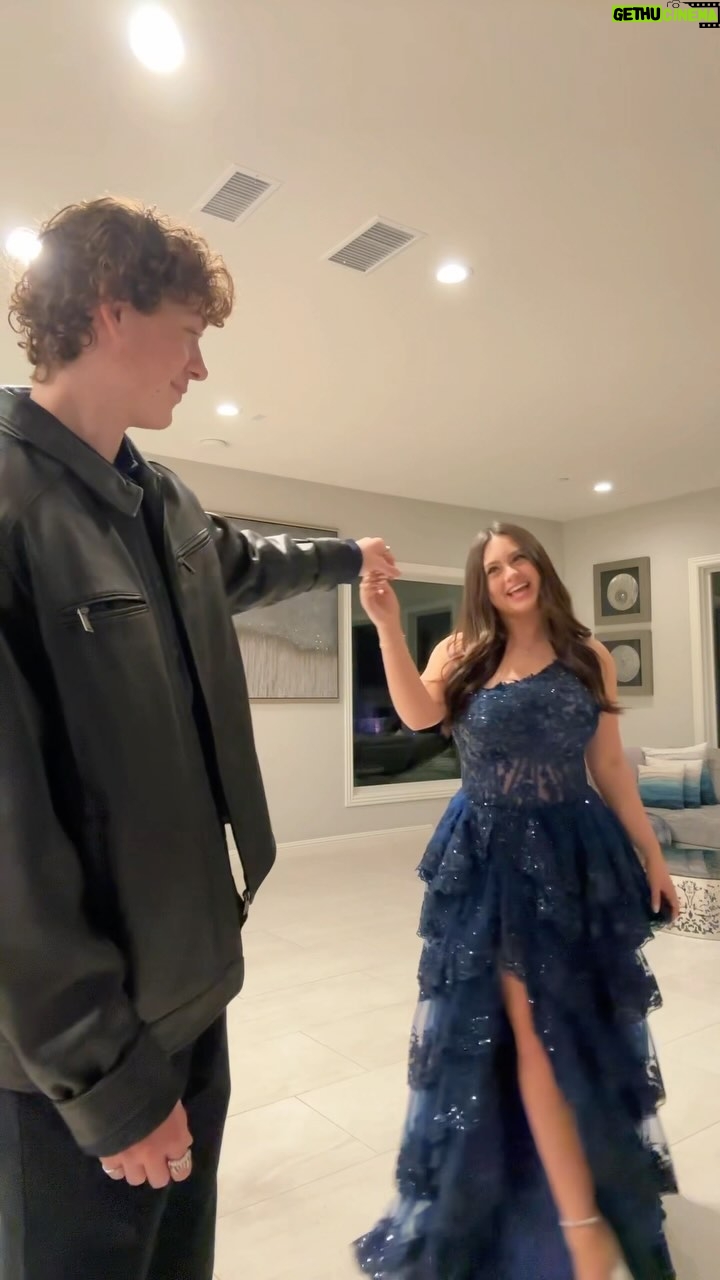 Dakota Lotus - 109.6K Likes - #1 š„°