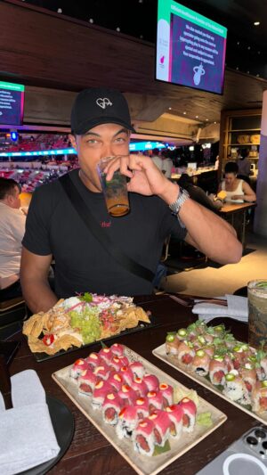 Dale Moss Instagram - In the final part of my series I’m giving y’all an inside look of what it’s like experiencing a @miamiheat game.

This was the best one yet and so much fun! 

Check the reel for my favorite stops while at the game and let me know what you think! 

@bacardi
@greygoose

#HEATpartner #21  Drink Responsibly #Basketball #NBA #Food #Cocktails #Miami