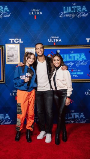 Dale Moss Instagram - If it’s not an experience like this I don’t want it! #sponsored

Lot of memories from Super Bowl but the @michelobultra Country Club was on another level. 

Loved kicking it with close friends and testing out the skills in the process! 

Who from this group you taking on course with you? 

#TeamULTRA #ULTRACountryClub