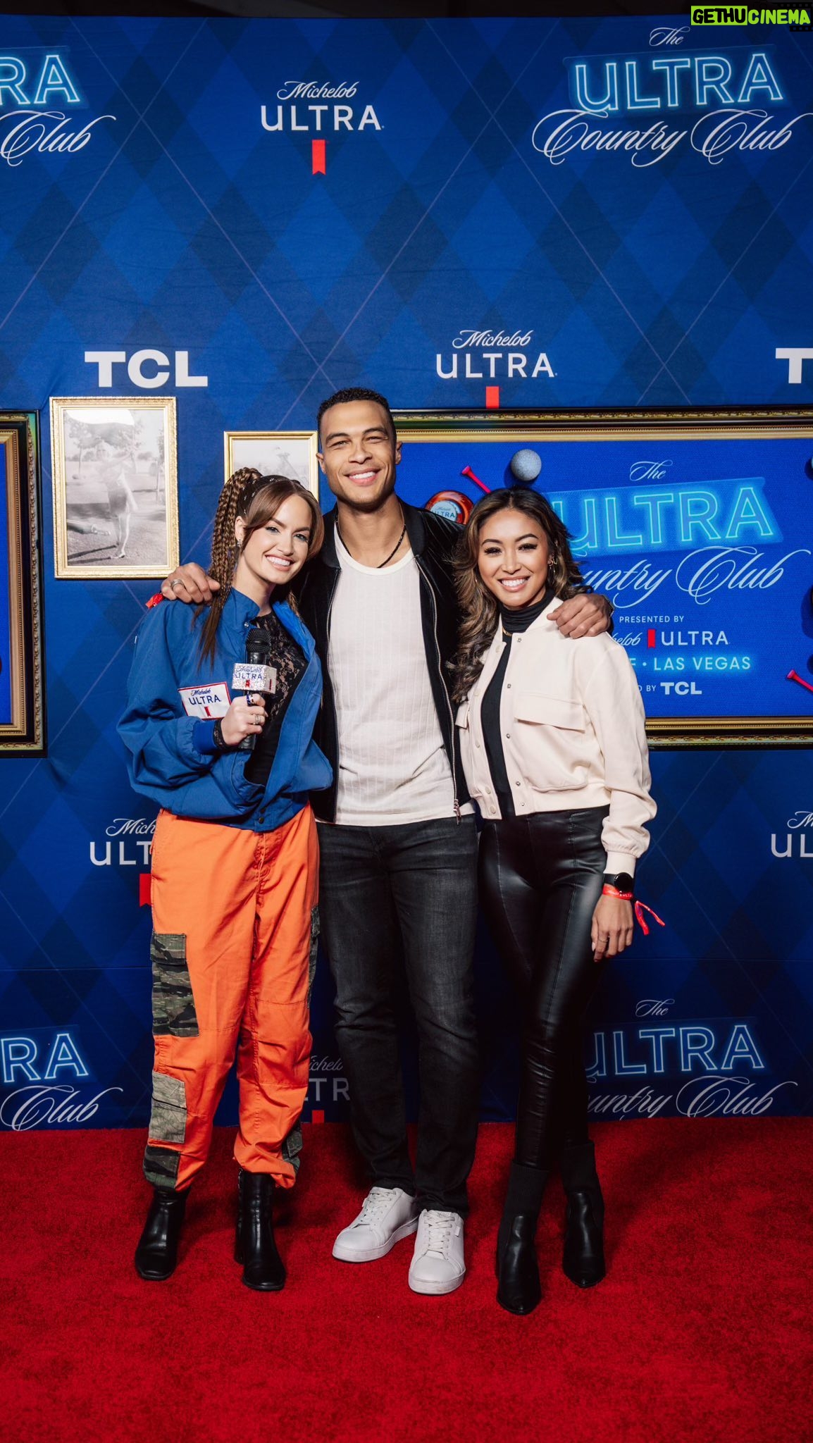 Dale Moss - 3 Likes - If it’s not an experience like this I don’t want it! #sponsored
Lot of memories from Super Bowl but the @michelobultra Country Club was on another level.
Loved kicking it with close friends and testing out the skills in the process!
Who from this group you taking on course with you?
#TeamULTRA #ULTRACountryClub