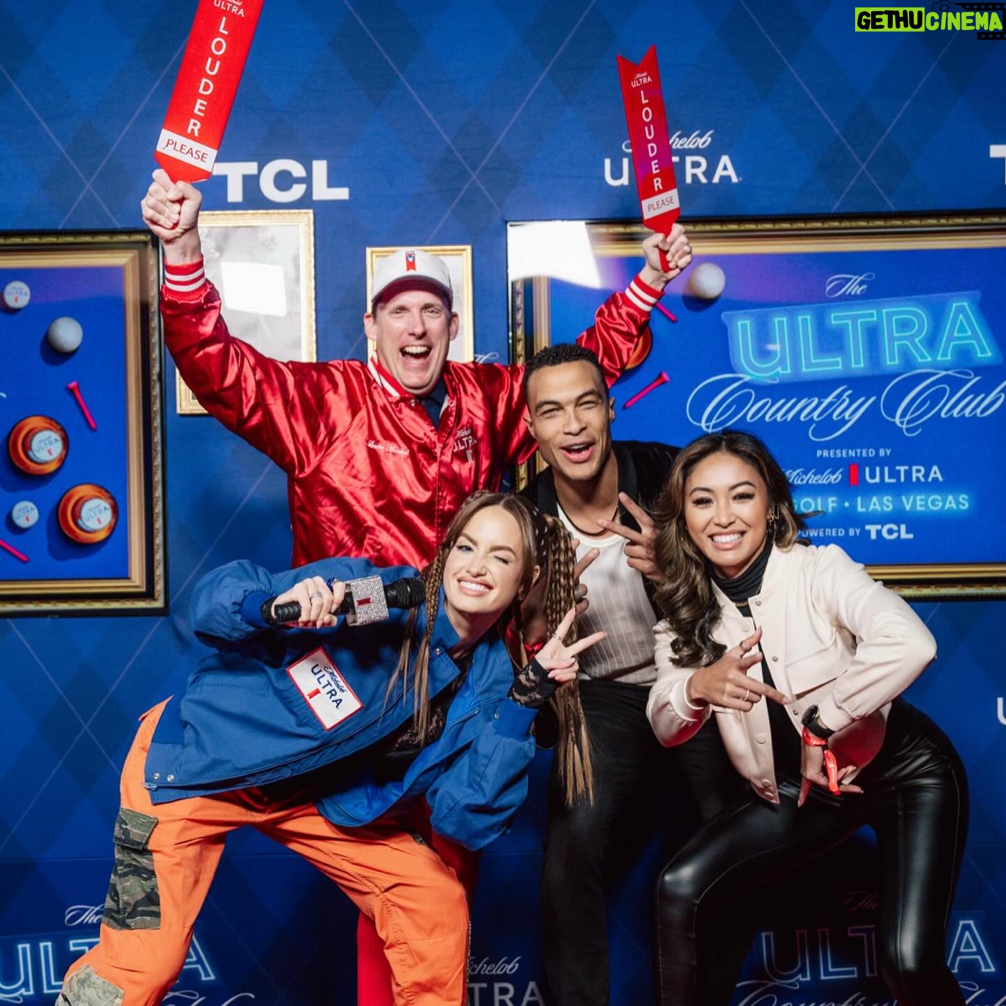 Dale Moss - 3 Likes - Reflecting back on the week in Vegas and it’s hard to put into words how special it was!
God has definitely been good to me 🙏🏽
Thank you to everyone who made this such an unforgettable Super Bowl experience and thankful for the many new friendships formed after this week!
Now, after 6 days in Vegas… it’s time to 💤 😂 ✌🏽
#SuperBowl #Chiefs #49ers #Vegas #DaleMoss #NFL