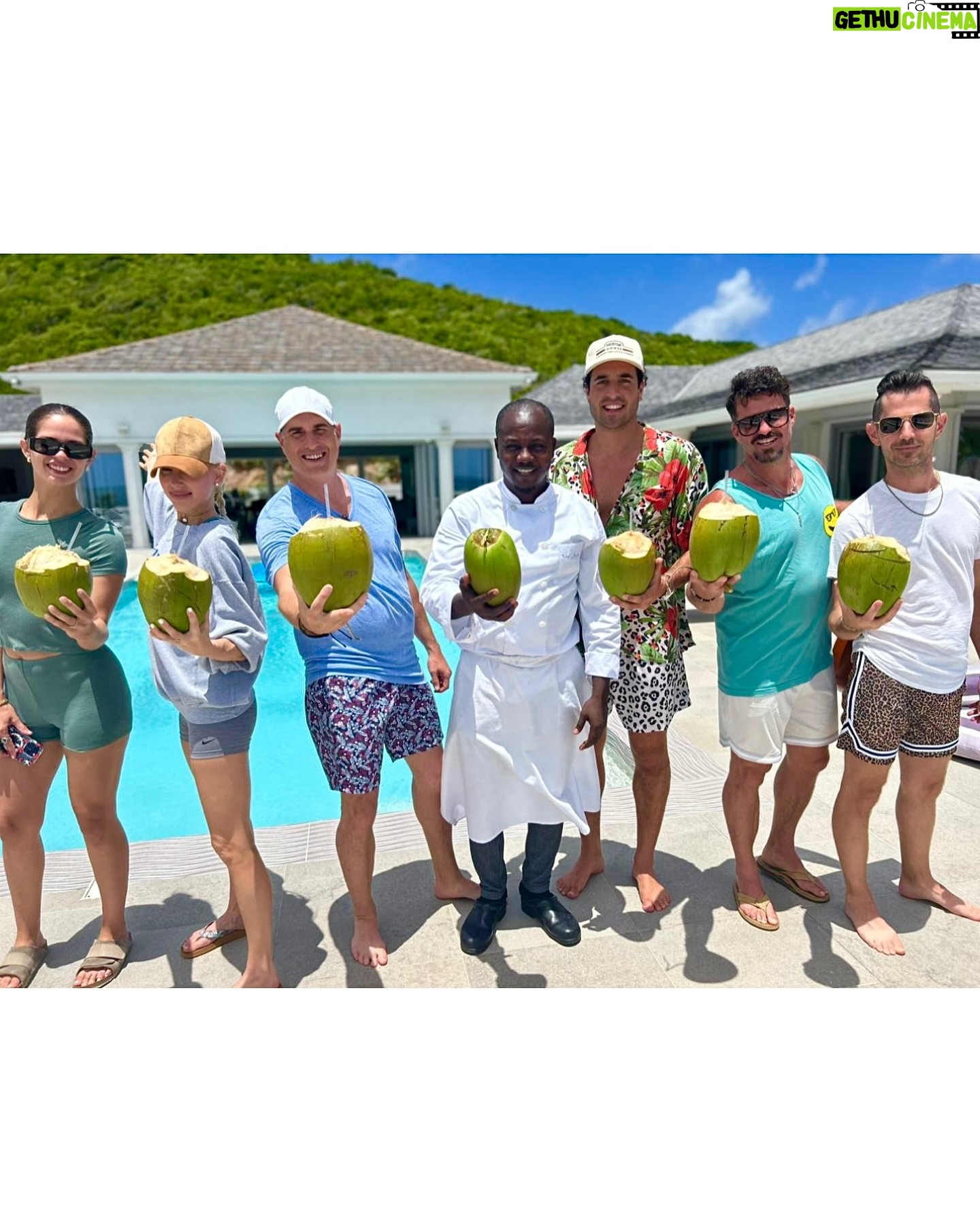 Dale Moss - 25.9K Likes - St. Martin you were everything. I haven’t taken a vacation in over a decade and this last week on the island was a great reminder of how necessary detoxing from work is. The people, the nature, the food & the culture healed my soul. Experiencing it all with my love and our amazing friends made it even better. Ily @dalemoss13 🥹
Special thank you to @johnnybananas for the live music at the most perfect times & @arthur.sutley for coordinating everything, you’re a pro. Thank you @discoversaintmartin for making this culinary experience sensational. And if you’re looking for a place to stay on the island, there’s an INCREDIBLE woman-run business we went through @luxvillavacation & I recommend working with her 12 out of 10! This is not an ad! 🫶🏻
#sxm #saintmartin #vacation #travel #islandlife #stmartin