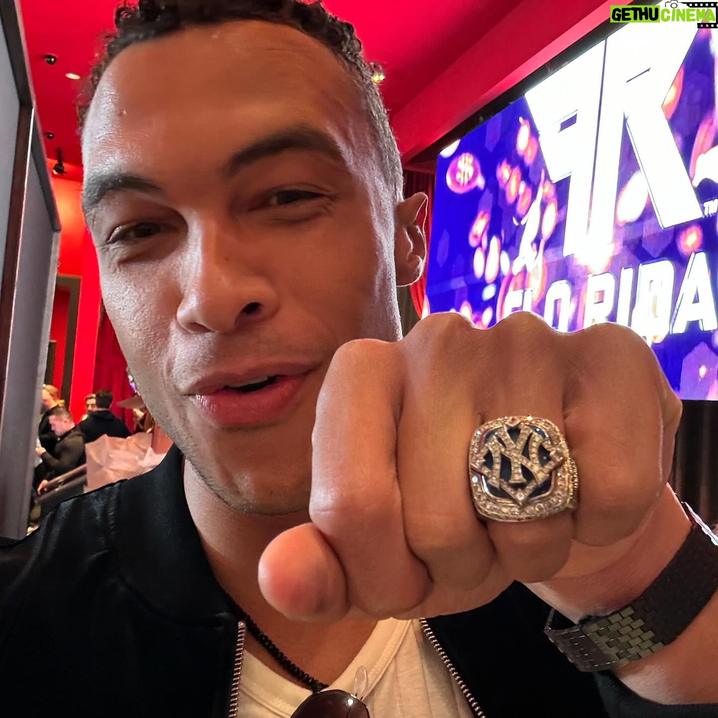 Dale Moss - 3 Likes - Reflecting back on the week in Vegas and it’s hard to put into words how special it was!
God has definitely been good to me 🙏🏽
Thank you to everyone who made this such an unforgettable Super Bowl experience and thankful for the many new friendships formed after this week!
Now, after 6 days in Vegas… it’s time to 💤 😂 ✌🏽
#SuperBowl #Chiefs #49ers #Vegas #DaleMoss #NFL