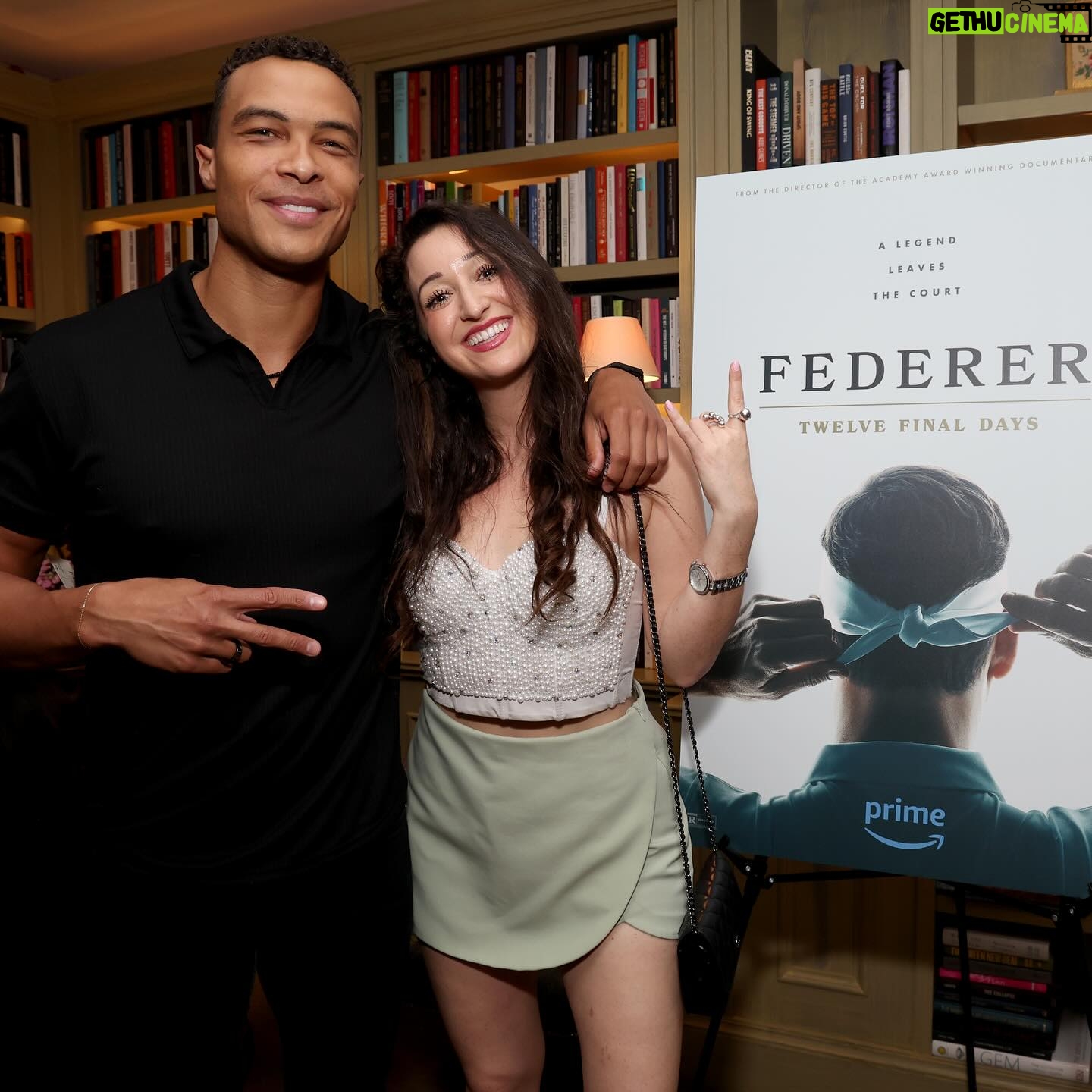 Dale Moss - 3 Likes - FED for the win @rogerfederer 🐐
Great night, great crew and another moment I’ll cherish forever!
🤫 the last pic pretty much sums up the night.
Thanks for the love @primevideo
#Sports #Family #FedererDoc #Entertainment #NYC