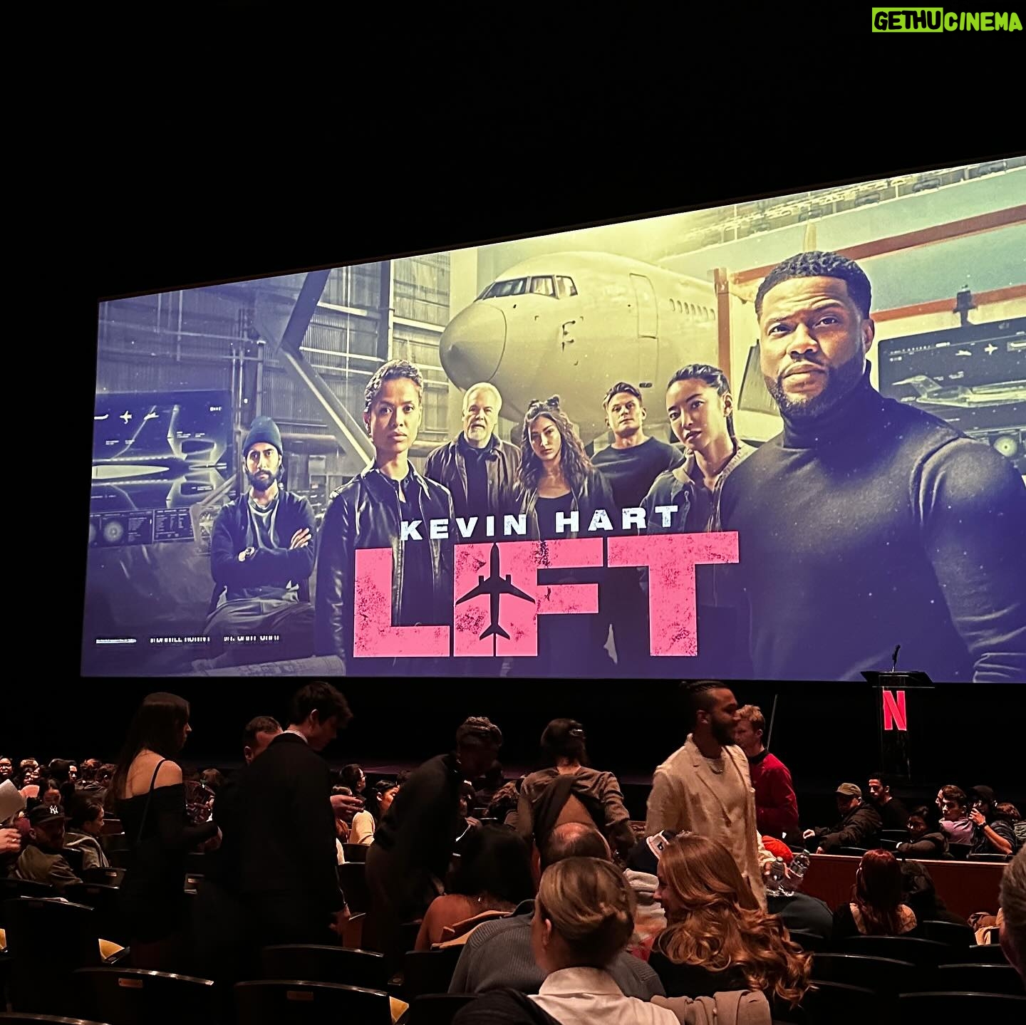 Dale Moss - 3 Likes - Loved kicking it friends & meeting some of the kindest fans at the premiere of @netflix & @kevinhart4real new film.
Not gonna lie after a long break for the industry it felt good to trade in the sweats for a fresh suit again!
#LiftMovie #NewYork #RedCarpet #DaleMoss #Film