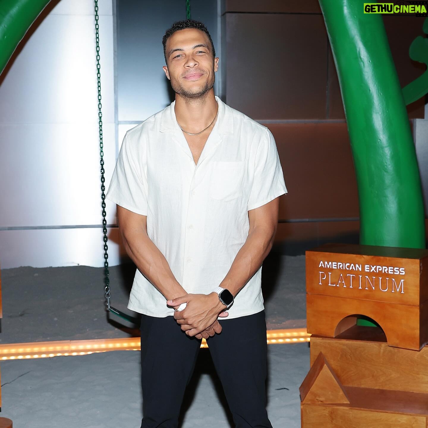 Dale Moss - 3 Likes - Art Basel Photo Dump.
A time was definitely had!
#Miami #ArtBasel #Wellness #SouthBeach #Art #DaleMoss #GoodVibes #Friends #PhotoDump