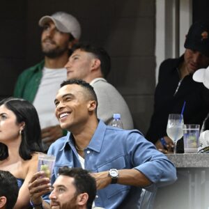 Dale Moss Instagram - Got to see one of the biggest matches of the week with Ben Shelton advancing to today’s @usopen semifinals thanks to the @greygoose fam.

Always one of the favorite times of year especially when I can enjoy it with friends.

Who y’all got advancing? 

#GreyGoosePartner #HoneyDuece #Tennis #DaleMoss #USOpen