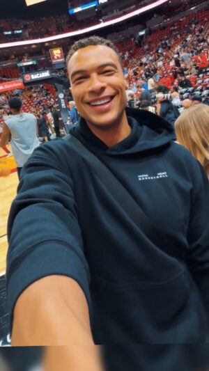 Dale Moss Instagram - #ad if you haven’t checked out a @miamiheat game you are missing out!

The @bacardi cocktail menu is better than any I’ve ever had at a sporting event, the food is amazing and they even have a club in the arena to keep the party going after the game.

This is a a small taste of everything they have going on when checking out a game. Excited to share more next week 💯 

Which of these cocktails you choosing?

- @bacardi Ocho Guava Mo-HEAT-O
- @patron Paloma
- @greygoose South Beach 75
- Bacardi Rum Punch RTD

#21  and Drink Responsibly #HEATPartner 
#Basketball #Miami #MiamiHeat #Cocktails #Sports