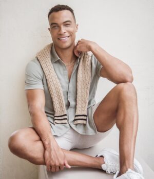 Dale Moss Instagram - Back in modeling game and part of the @soulartistmgmt team! 

Two of my favorites from an incredible shoot with the talented @Scott.Teitler to kickstart this new chapter. Grateful for the journey ahead 🙏🏽 

Which one do you like best?