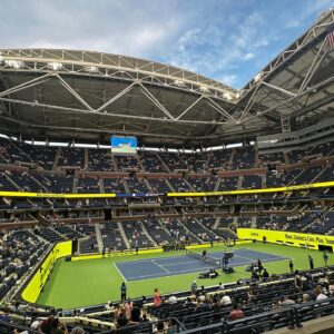 Dale Moss Instagram - Got to see one of the biggest matches of the week with Ben Shelton advancing to today’s @usopen semifinals thanks to the @greygoose fam.

Always one of the favorite times of year especially when I can enjoy it with friends.

Who y’all got advancing? 

#GreyGoosePartner #HoneyDuece #Tennis #DaleMoss #USOpen