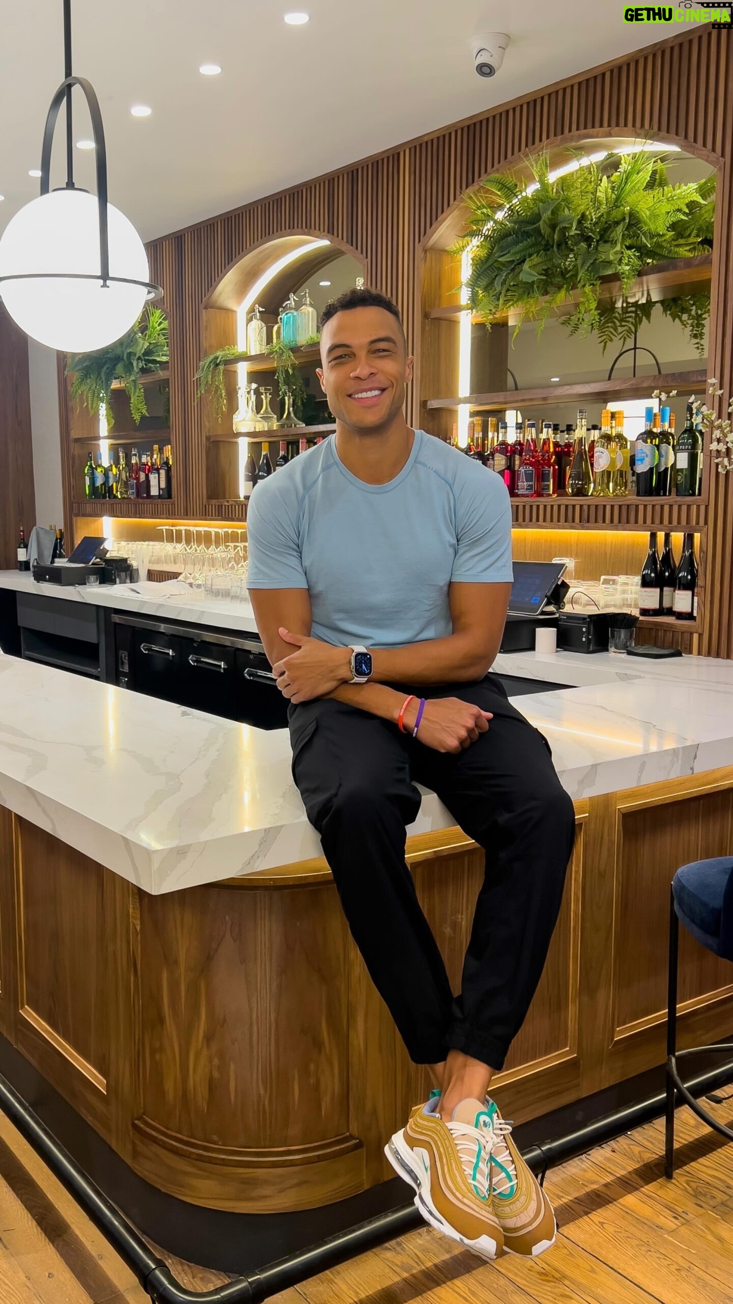 Dale Moss - 5.4K Likes - I CAN FINALLY SHARE!
Our restaurant @carriagehousenyc is opening next week in the West Village!
I’ve always dreamed of having a restaurant so the fact that I was able to invest in the space and help bring it to life in NYC is a dream come true.
So exited to host y’all and make memories together!
Grand Opening is Wednesday March, 29 @ 4pm.
Share with your friends and book your reservations https://www.chnyc.com