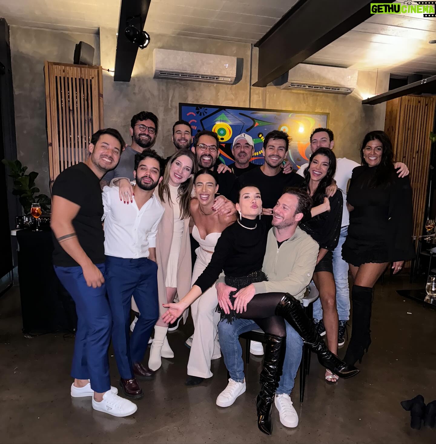Dalton Rangel - 1.3K Likes - Comemorar os 3 anos de @mirogastronomia com essa energia e essa tchurmaa animadíssima não tem preço! Que conexão e que alegria viver a noite de ontem! Que venham mais e mais ❤️❤️❤️ @daltonrangel @ameirelles @pedromedeirosdermato @laenemarques @herculanoneto @dr.aldovasconcelos @chefrafarodrigues @marlon_batists @jaakelyne @mariano obrigada por nos apresentar esse time hahahhaha