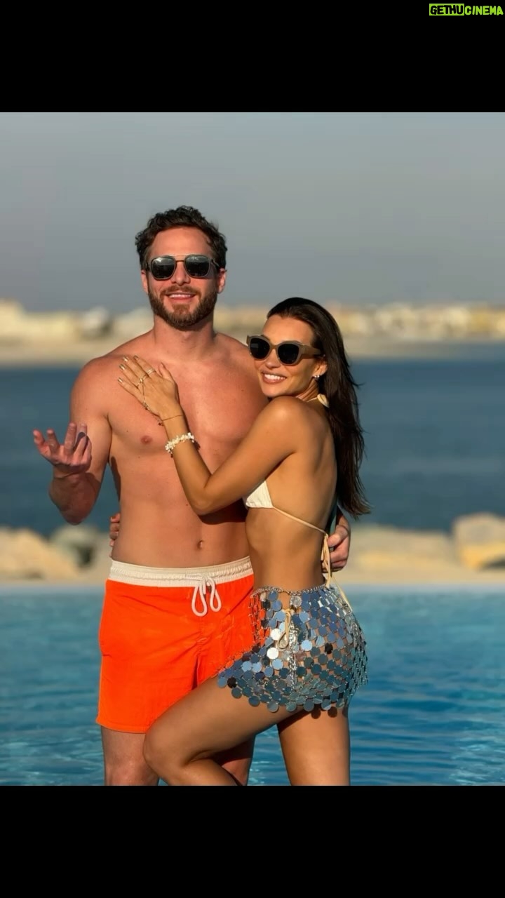 Dalton Rangel - 1.6K Likes - Hoje é dia de celebrar a vida do meu amor 😍! Dia de celebrar nossos 4 anos… dia de celebrar tudo que já vivemos e conquistamos juntos!! Feliz aniversário 🎂 para esse ariano da pá virada que não sossega enquanto não consegue o que quer! Desse homem com uma luz 💡 que contagia todos a sua volta!! Dono da melhor comida do planeta!! Dono do meu coração 🥰 amo vc e desejo que esse ano vc colha tudo que planta 🪴… tanto nas suas amizades e no seu trabalho! Tenho muito orgulho de vc! Que venham muitos e muitos anos de celebração da sua vida comigo ao seu lado! Parabéns mon amour !!! Esse ano é nossooo❤️❤️❤️❤️❤️ @daltonrangel