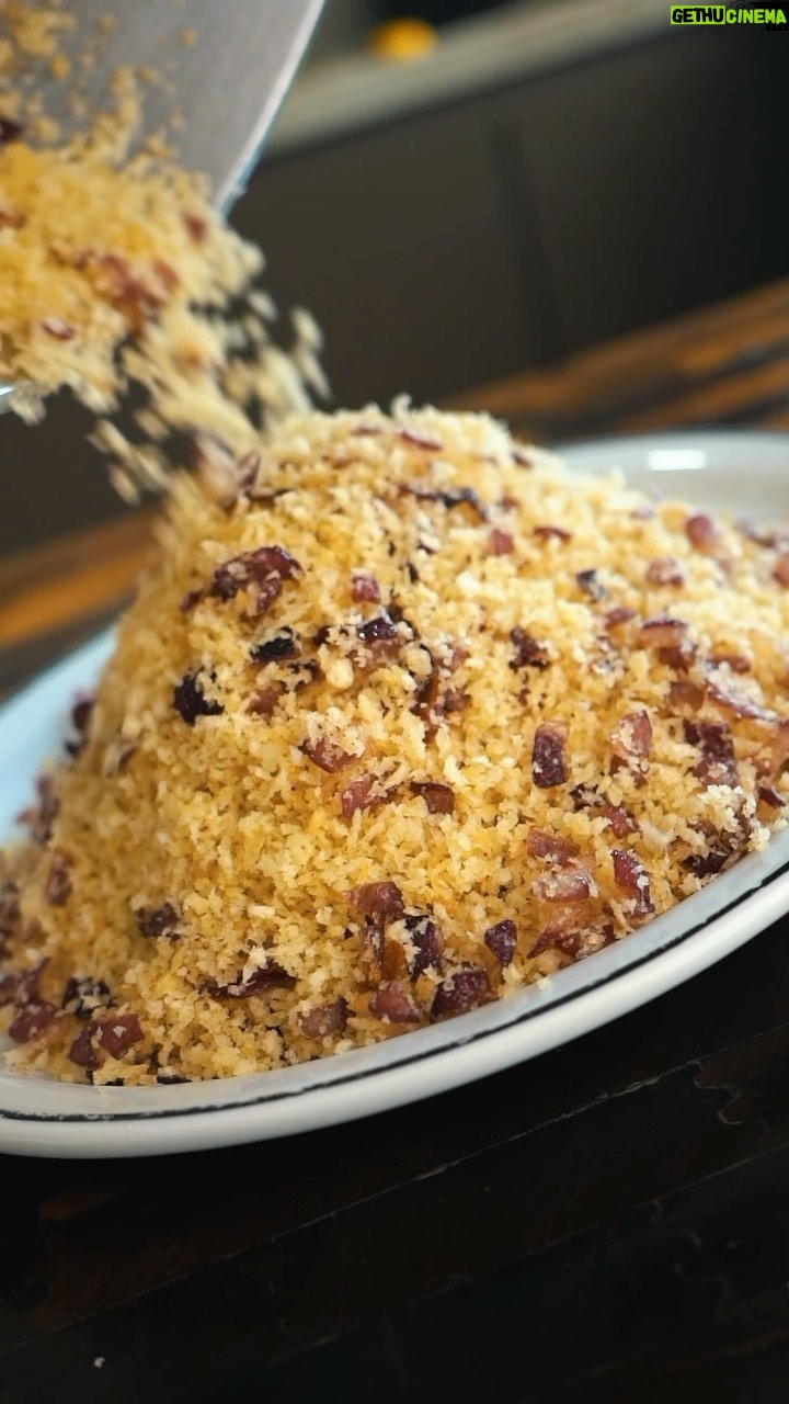 Dalton Rangel - 32K Likes - Com essa dica fica fácil saber qual farofa vai acompanhar o seu próximo churrasco ou almoço de domingo.
É só caprichar na hora de colocar @delicia, a única margarina do Brasil com creme de leite!
Experimente fazer essa receita prática e muito saborosa. 😉
.
500 gr de farinha de pão
200 gr de Delícia
200 gr de cebola roxa
10 gr de sal
Servir com seu churrasco.