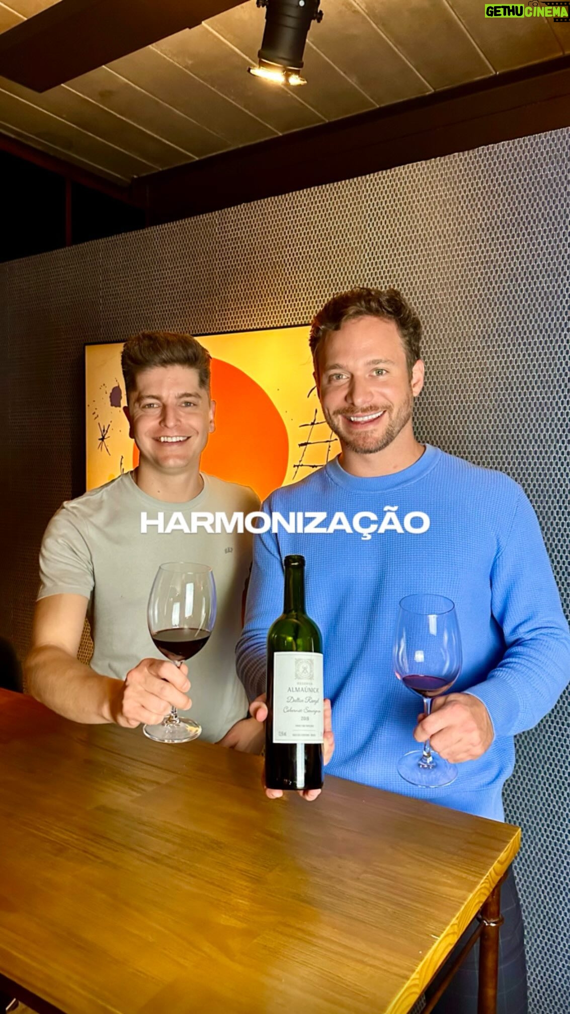 Dalton Rangel - 4.2K Likes - Dica de harmonização do Miró 🍷🍽
Vinho Cabernet Sauvignon Reserva Dalton Rangel Tornedor de Mignon com molho Poivre (ou Steak au Poivre Vert) 🥩🔥
Prato que pode ser servido com as fritas da casa ou com um risoto.
O chef @daltonrangel , o @fabiorhoden e todo time Miró te esperam hoje, a partir das 19h.
E amanhã, FERIADO - 12/10, abriremos também no almoço, a partir das 12h.
Venha provar essa ou outras tantas delícias do nosso menu!
Faça sua reserva: (11) 4780-9802 ou link na nossa bio.
#mirogastronomia #harmonização #vinho #almaunicavinicola #steakaupoivre #tornedordemignon