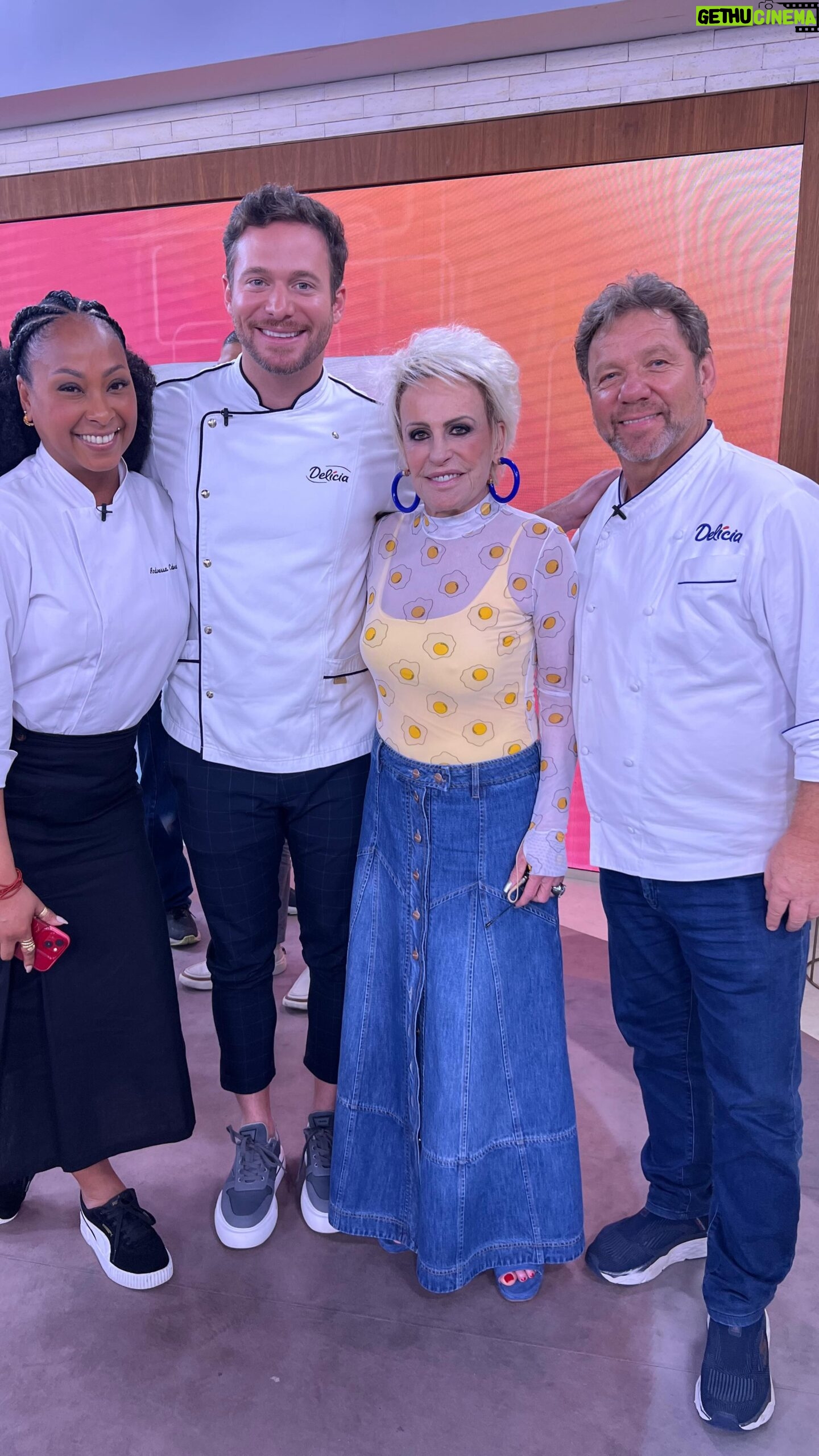 Dalton Rangel - 11.6K Likes - Recortes de momentos incríveis na final do reality QUE DELÍCIA, o qual tive a honra de ser mais uma vez o presidente do júri💙 bom demais fazer parte de um projeto que valoriza a gastronomia brasileira! Obrigado @delicia obrigado @anamariabragaoficial @maisvocefcoficial produção… participantes… elenco e a todos os envolvidos! Foi demais 🙏🏻🙏🏻🙏🏻🙏🏻🙏🏻🙏🏻🙏🏻🙏🏻🙏🏻🙏🏻