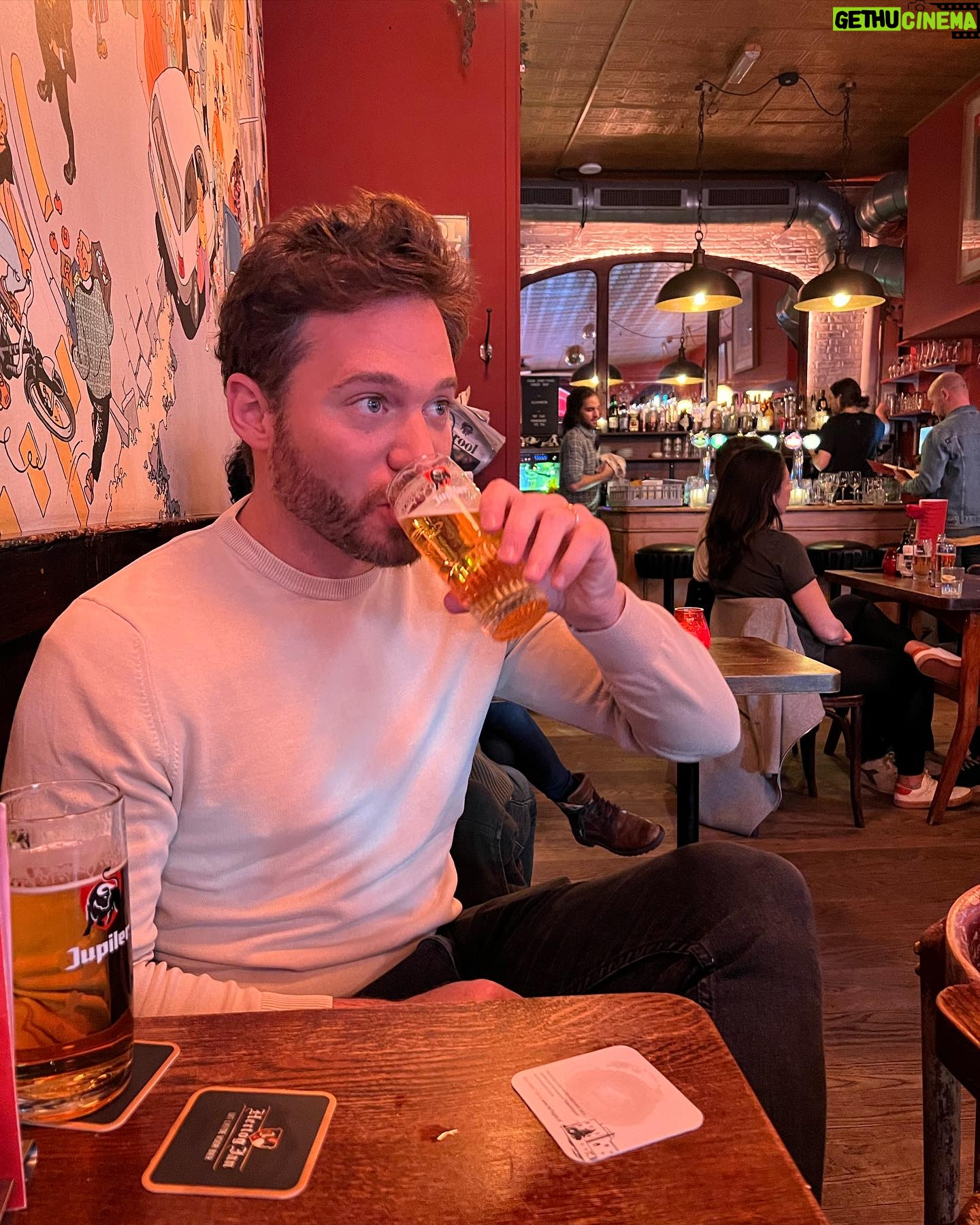 Dalton Rangel - 1.5K Likes - Alguns momentos em Amsterdam em carrossel na Timeline.
1. Passeando pelos canais
2. Nat cakes posando com as bikes
3. O melhor StroopWafle que provei na vida!
4. Bar aleatório e cervejas maravilhosas
5. Transporte público. O meio de transporte mais eficiente na Holanda
6. Queijo, queijo e queijo! São muitas lojas espalhadas pela cidade
7. Heineken Expirience é um show
8. Com amigos no Ciecones
9. Pulitzer’s Bar / super recomendo!
10. Quais são as probalidades de encontrar um amigo nas ruas de Amsterdã? Pois aconteceu! @cheflucascorazza ❤️