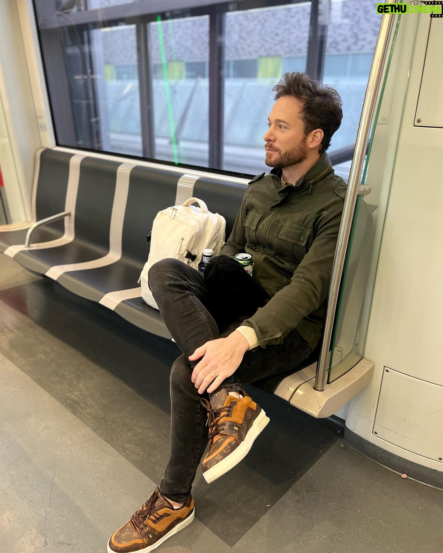 Dalton Rangel - 1.5K Likes - Alguns momentos em Amsterdam em carrossel na Timeline.
1. Passeando pelos canais
2. Nat cakes posando com as bikes
3. O melhor StroopWafle que provei na vida!
4. Bar aleatório e cervejas maravilhosas
5. Transporte público. O meio de transporte mais eficiente na Holanda
6. Queijo, queijo e queijo! São muitas lojas espalhadas pela cidade
7. Heineken Expirience é um show
8. Com amigos no Ciecones
9. Pulitzer’s Bar / super recomendo!
10. Quais são as probalidades de encontrar um amigo nas ruas de Amsterdã? Pois aconteceu! @cheflucascorazza ❤️