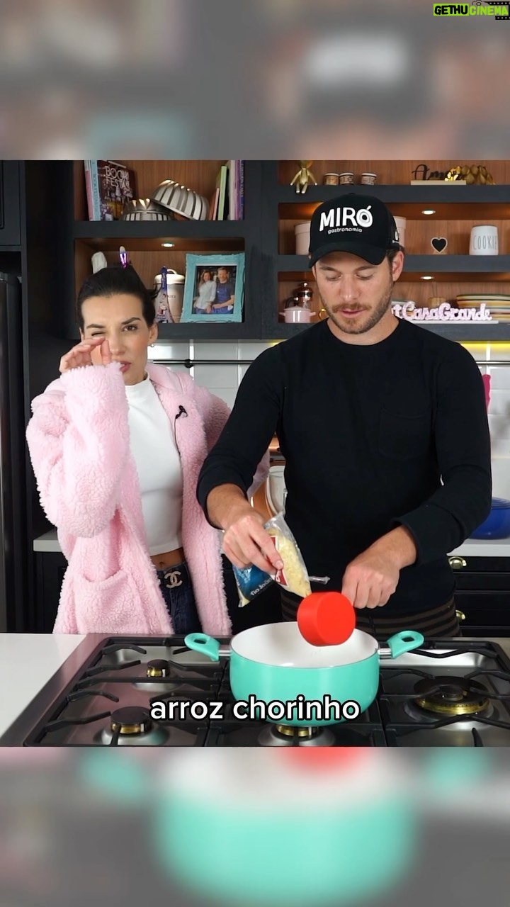Dalton Rangel - 2.3K Likes - Receita de arroz doce
1 xícara de arroz
2 xicaras de água
2 xícaras de leite
1 col de manteiga
1 lata de leite condensado
Canela em pau e cravo a gosto