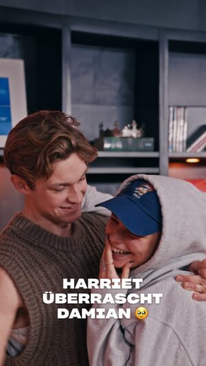 Damian Hardung Instagram - POV: Du bist am Arbeiten und plötzlich kommt SIE rein 🥹 Das komplette Video mit @damianhardung gibt's auf dem YouTube-Kanal von @primevideode! 

#DamianHardung #HarrietHerbigMatten #MaxtonHallMonday #MaxtonHallOnPrime #MonaKasten #MaxtonHall @harriet.herbigmatten