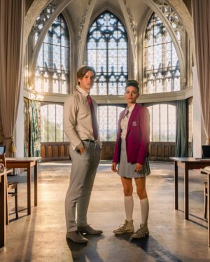Damian Hardung Instagram - „Jeder Mensch hat eine Welt voller Möglichkeiten verdient.“ - Meet Ruby und James aus dem Roman Save Me von Mona Kasten #SaveMe @harriet.herbigmatten @primevideode @ufa_production @monakasten | pics by @ole.burgemann / Stephan Rabold